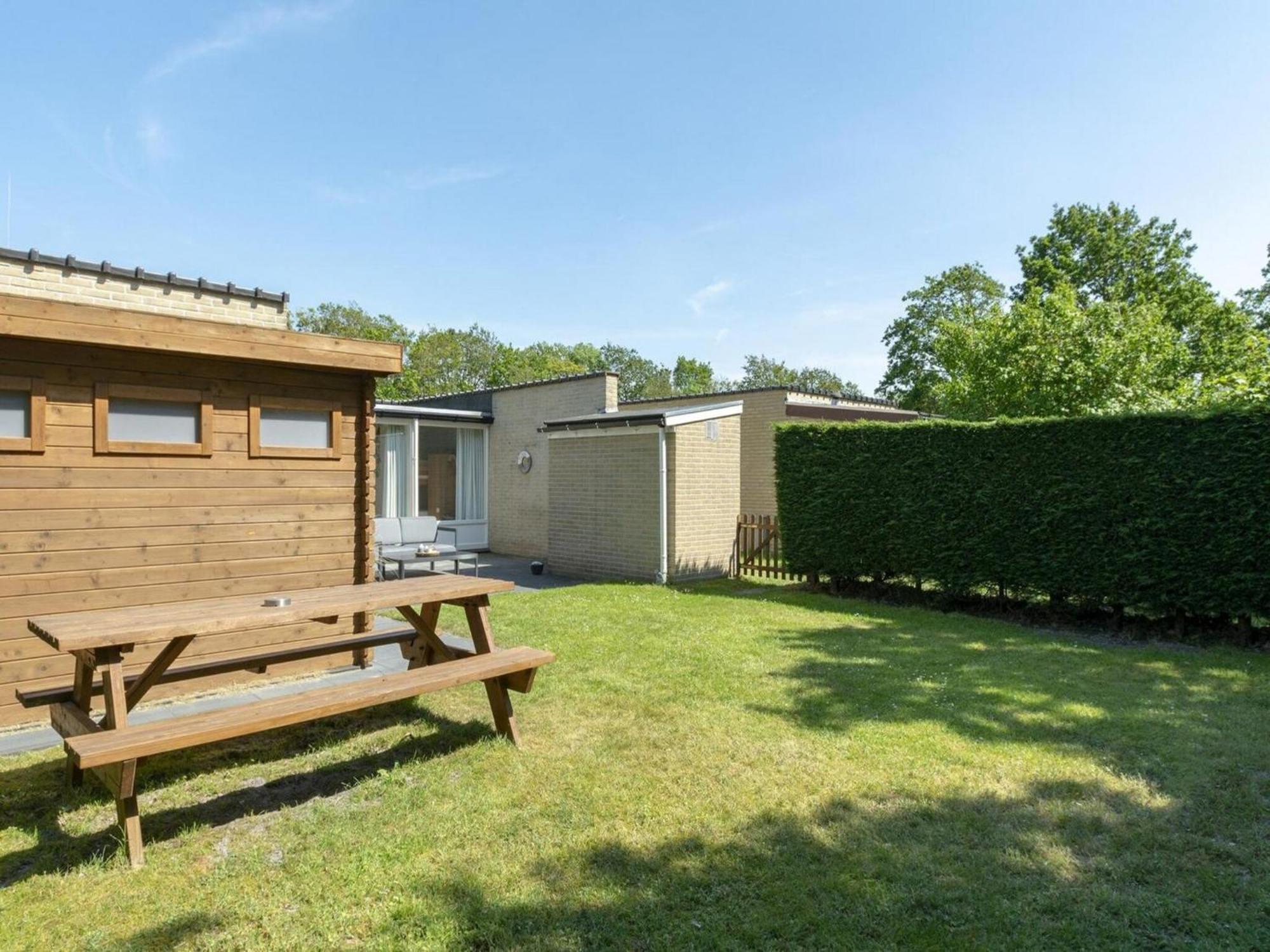 Contemporary Bungalow With Garden Sint Maartensvlotbrug Exterior photo